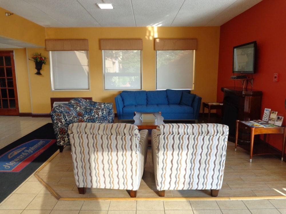 هاورد جونسون باي ويندام سوفرن منطقة الجلوس في الردهة