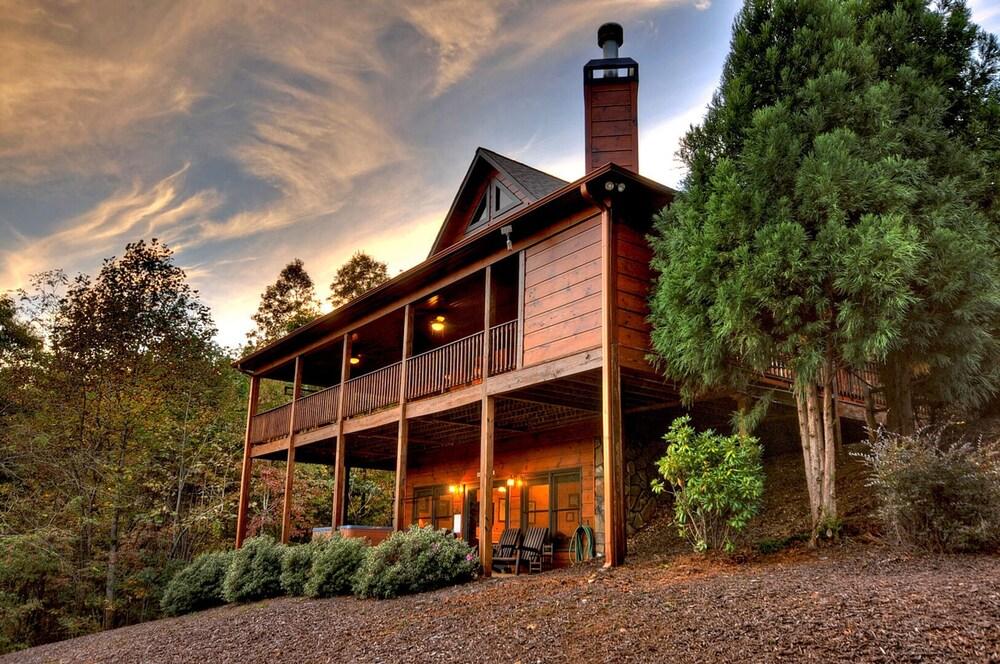 Aska Adventure Lodge by Escape to Blue Ridge