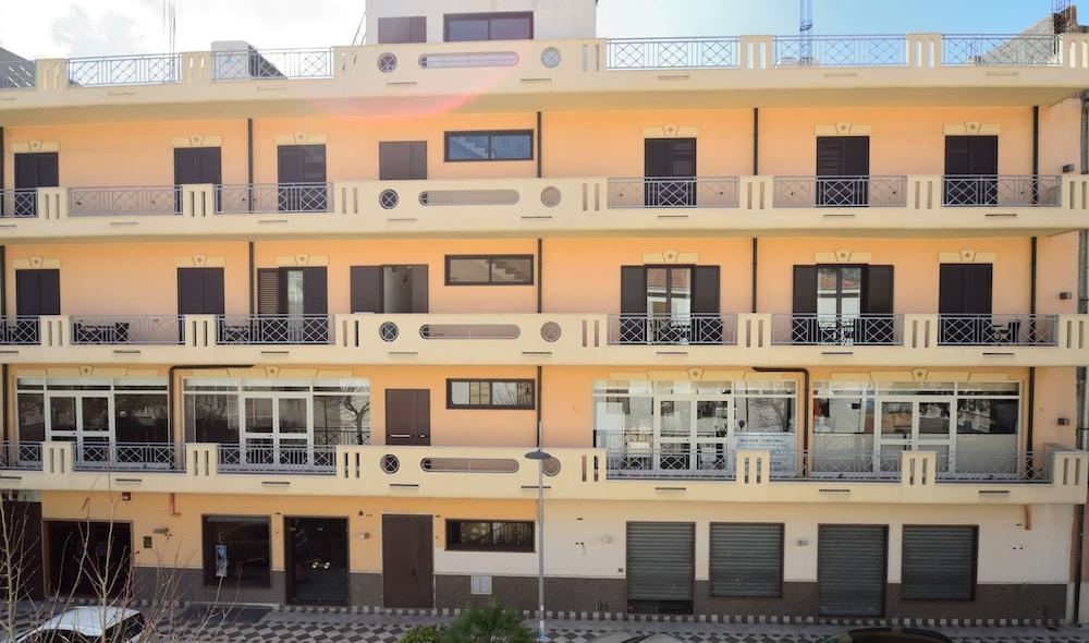 Hotel Tito Serranò
