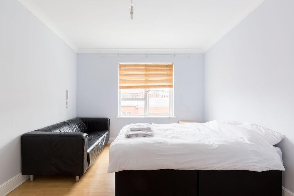 Birmingham Serviced Apartment - The Qube Room