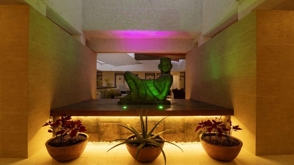 Hotel & Suites Nader Interior