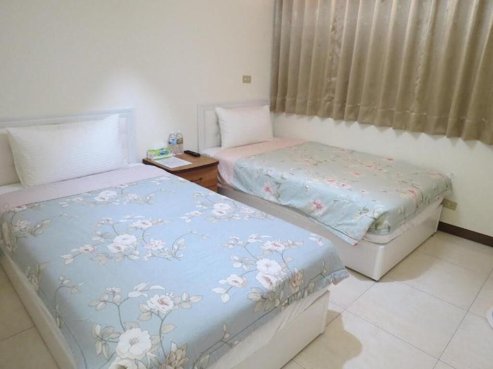 Hong Hu Ju Captain Sung's House Room