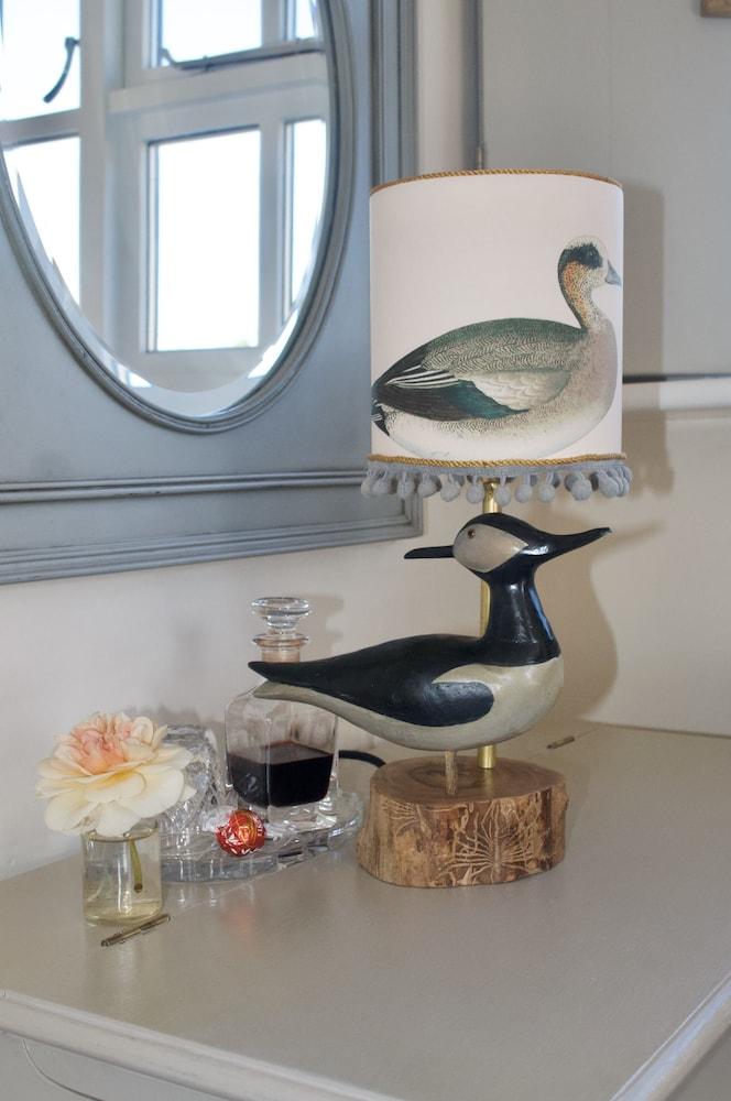 تشيكر كوتيدج بد آند بريكفاست أخرى