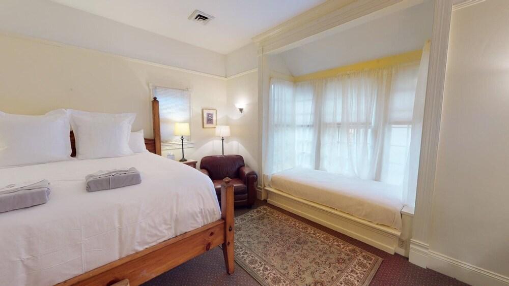 Preston Suite #8 Room