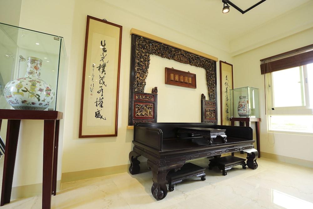 Tianyi Xuanyuan Station Homestay Interior Detail