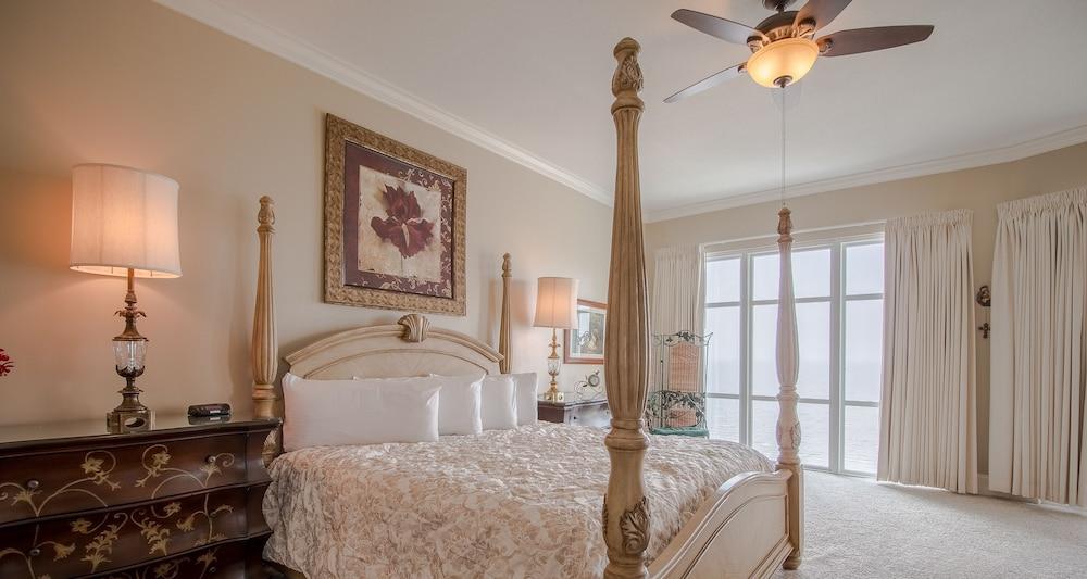 Legacy I 1306 Penthouse Room