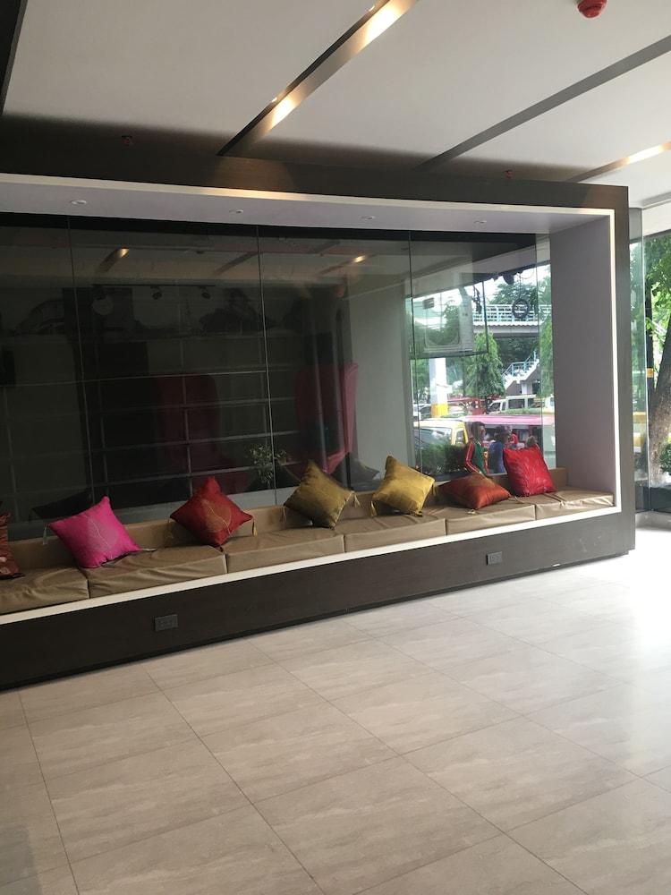 Express Inn - Osmeña Lobby Sitting Area