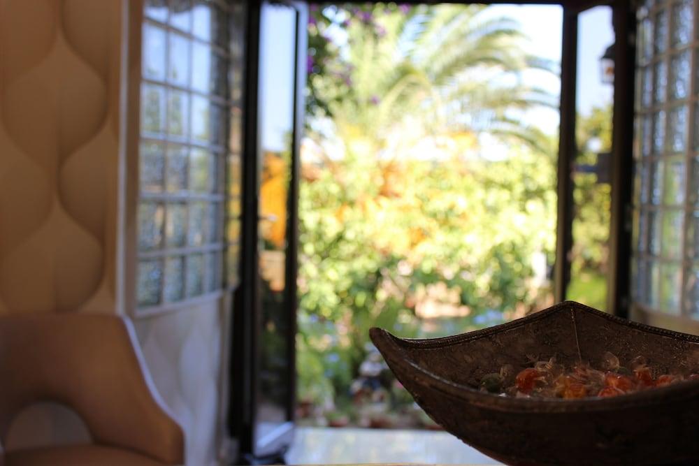 Adrasan Papirus Hotel Check-in/Check-out Kiosk