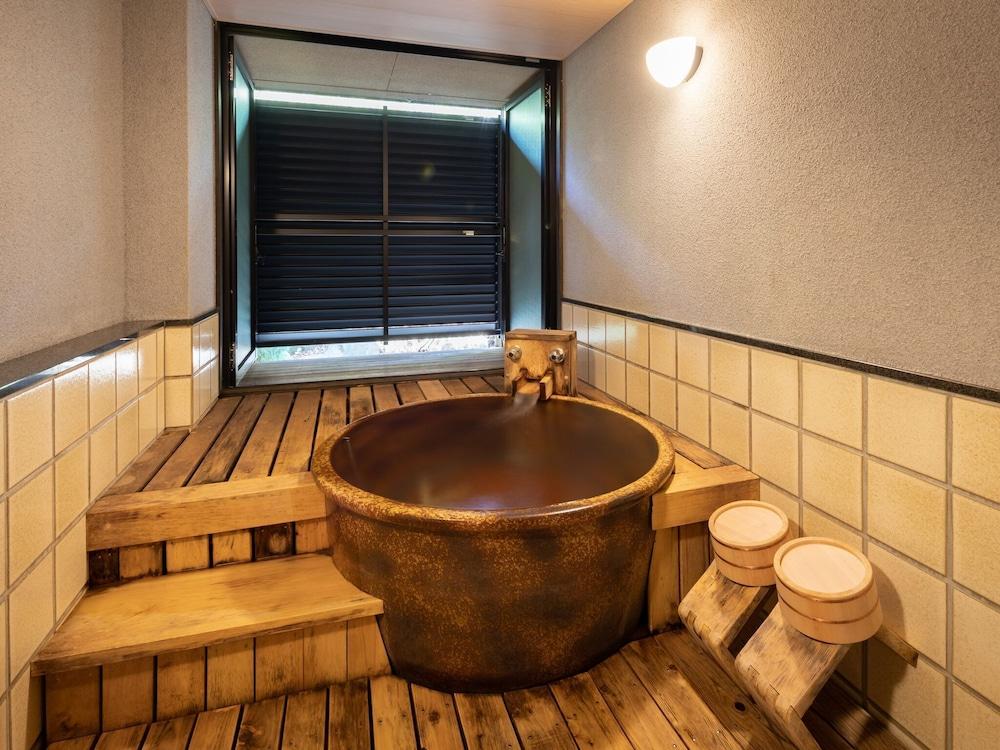 Shefs Bathroom