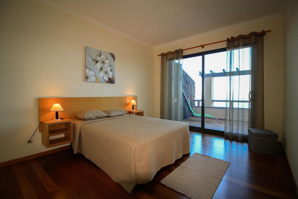 Paradise Ocean View by Analodges Room