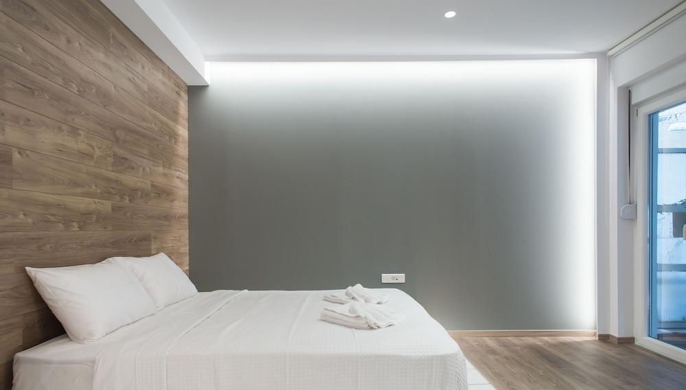 35m² Modern Renovated Studio in Psyri Korinis str Room