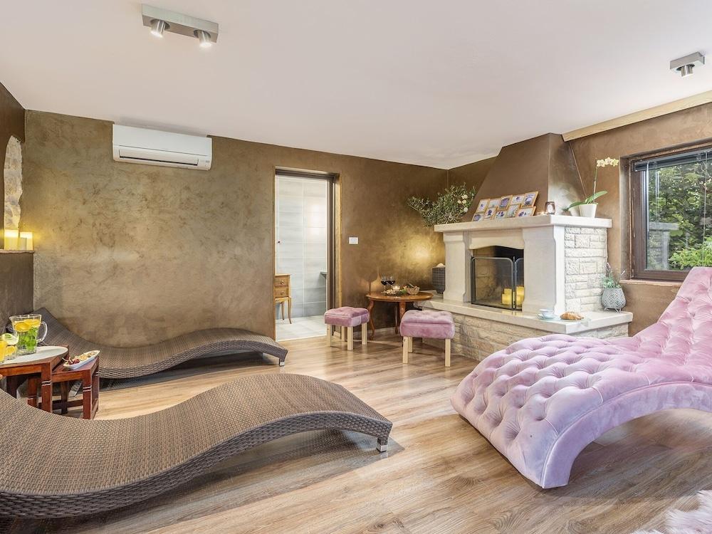 Nicely Decorated Semi-detached House With Pool and Fenced Yard