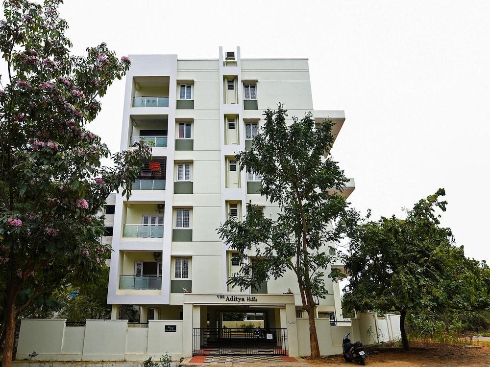 OYO 22782 Akshara Suites