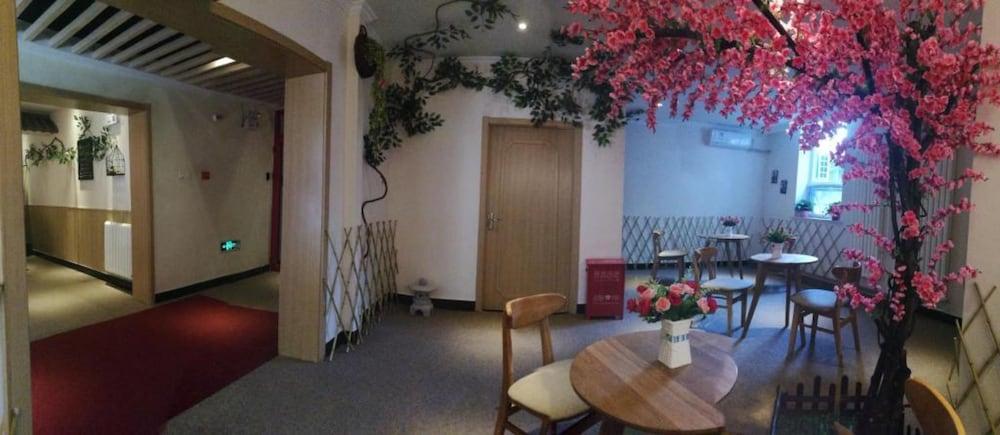 هابي دراجون آر جاي ألي هوتل تفاصيل الفندق من الداخل