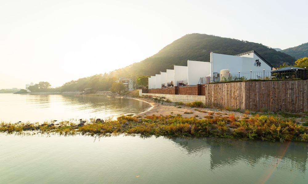Hi Mohang Pool Villa Featured Image