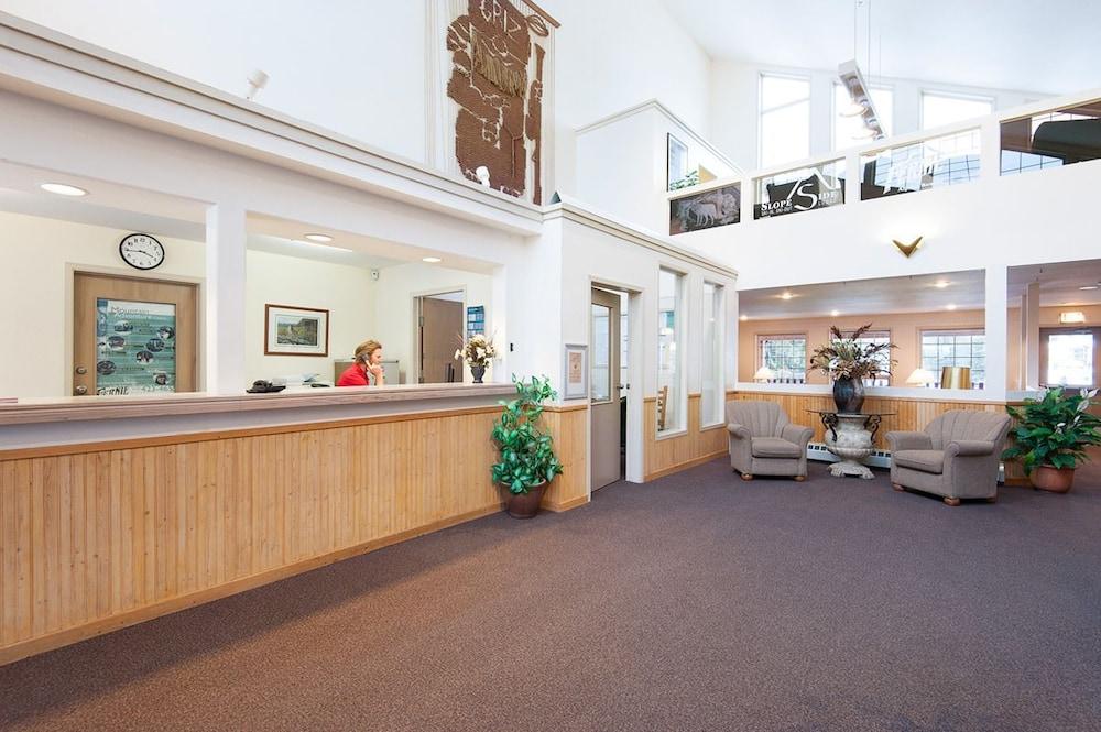 Fernie Slopeside Lodge Reception