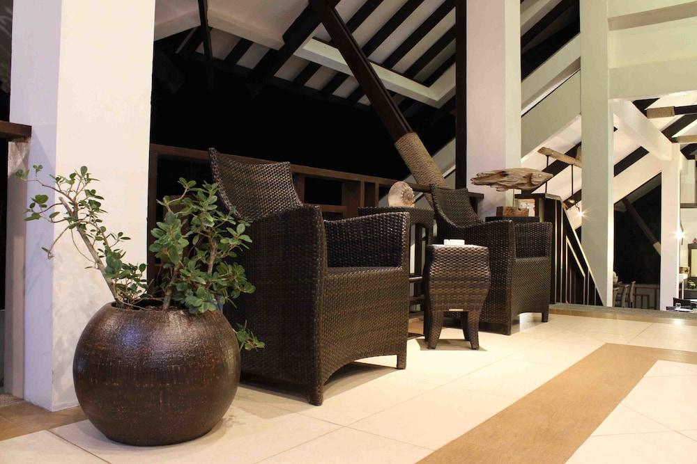 Dive Thru Scuba Resort Lobby Sitting Area