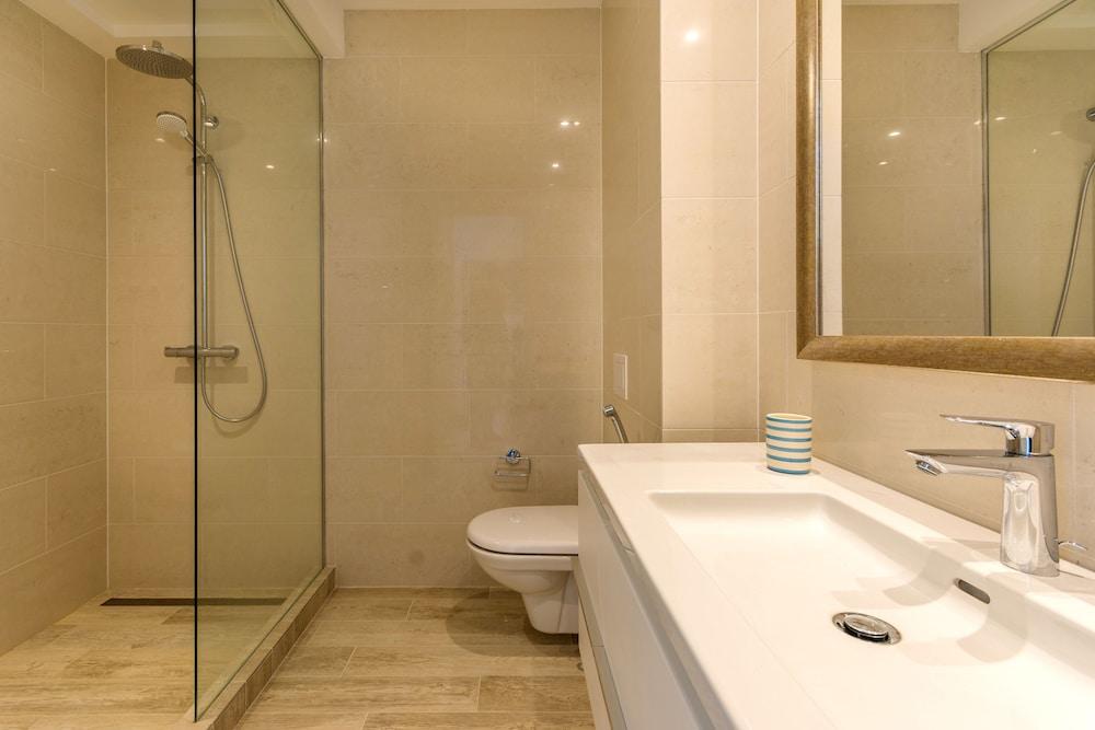 Studio Apartment by My Way Bathroom