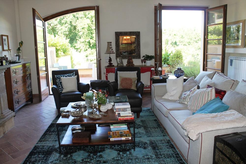 دونا إيتروسكا بي آند بي الصورة الأساسية