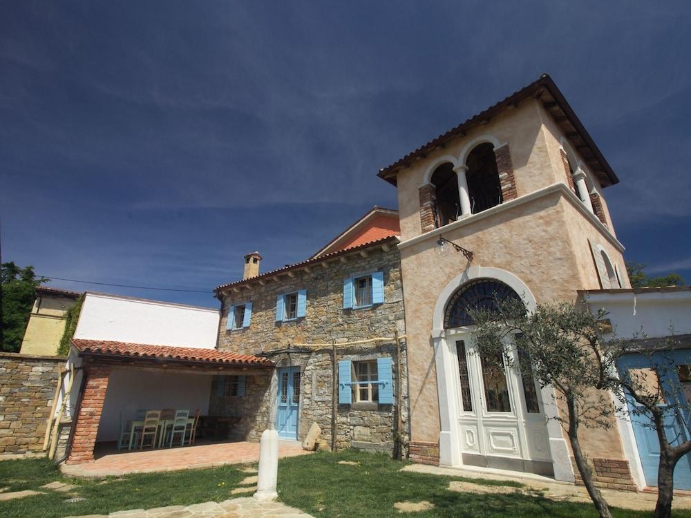 Authentic Villa With Shared Swimming Pool and Magnificent Views From the Watchtower