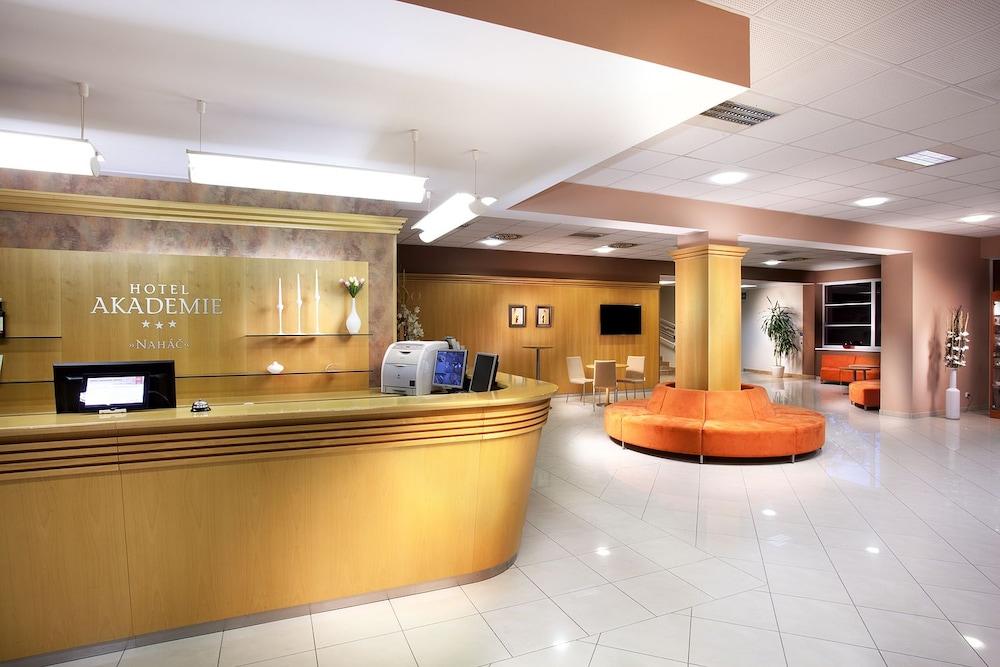 هوتل أكاديمي