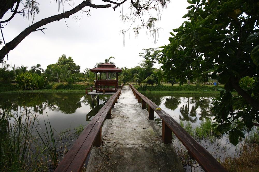 Baan Suan View Dee Homestay Property Grounds