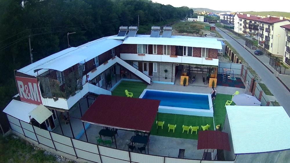 Guest House R&M Exterior