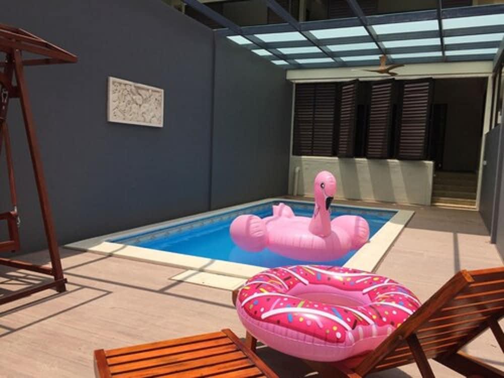 ساند آند ساندلز ديزارو بيتش ريزورت آند سبا حمام سباحة مغطى