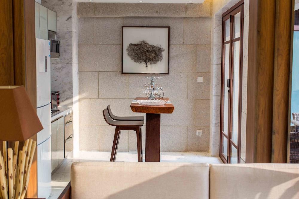 Hui Zhou Hou Niao Shui Rong Zhuang Villa Room