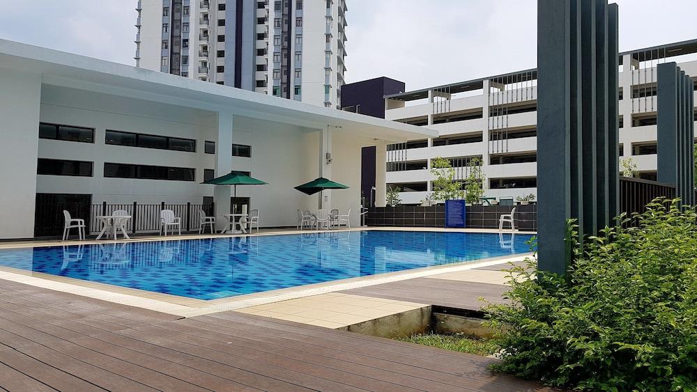 Ayer at 8 Putrajaya Guesthouse Outdoor Pool