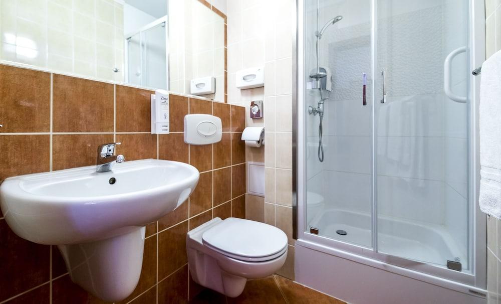 Hotel Felix Bathroom
