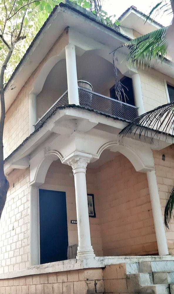 جير ليونز باو ريزورت ويذ سويمينج بول المنطقة الخارجية