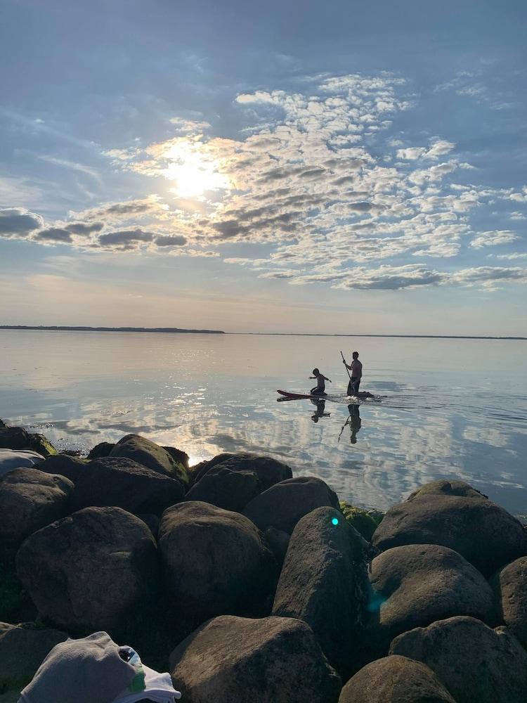 بيتشفرونت ريتريت إ ي ي2 بدرومز، سي فيو الصورة الأساسية