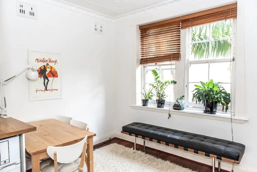 Chic Quiet Apt Close to Everything H404 Featured Image