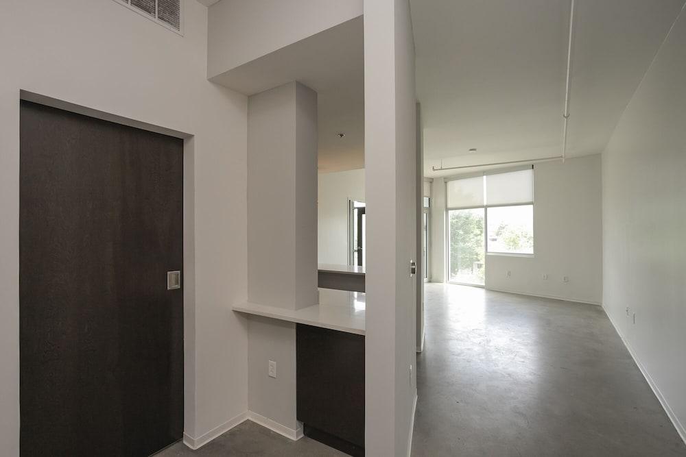 Unfurnished Condo | Amazing Layout with Balcony and In-building Storage Unit Interior