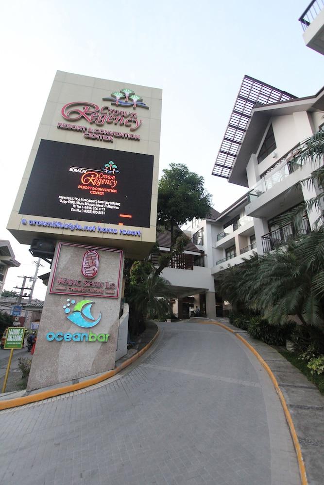 Crown Regency Resort & Convention Center Exterior detail