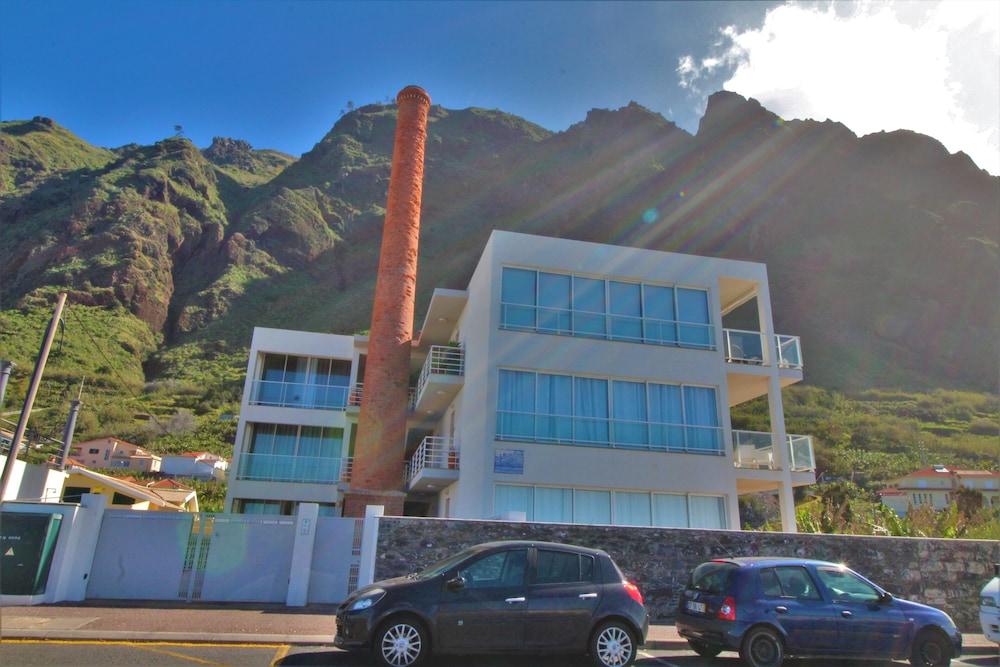 Paul do Mar Charming Apartment T2 Featured Image