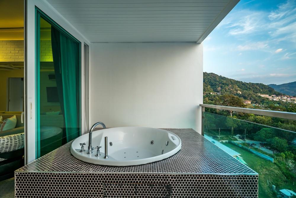 Baycliff Residence by Lofty Private Spa Tub