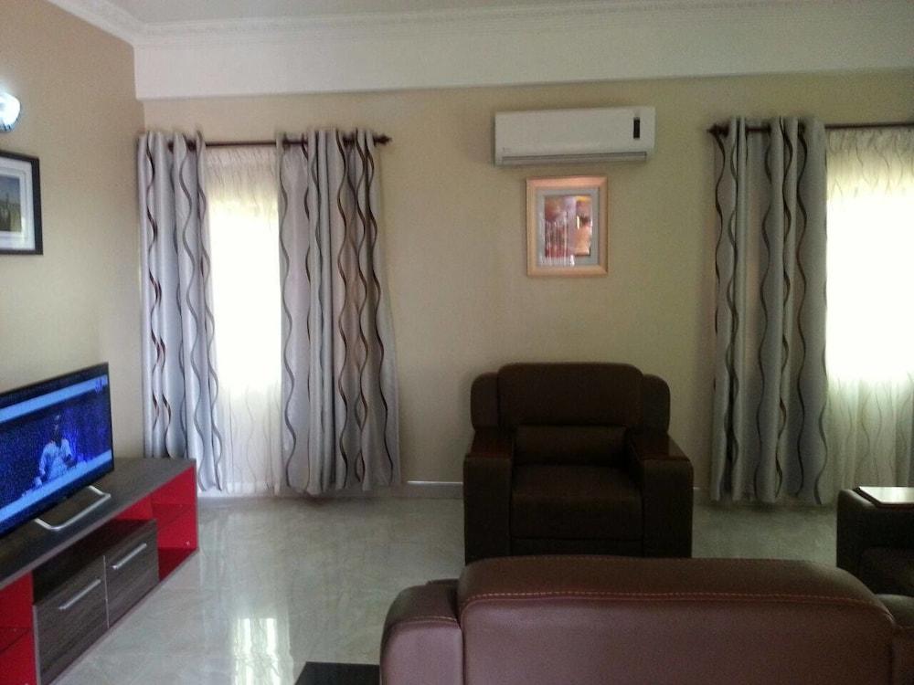 MJ Appartments Living Area