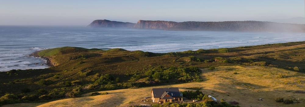 Cloudy Bay Villa Featured Image