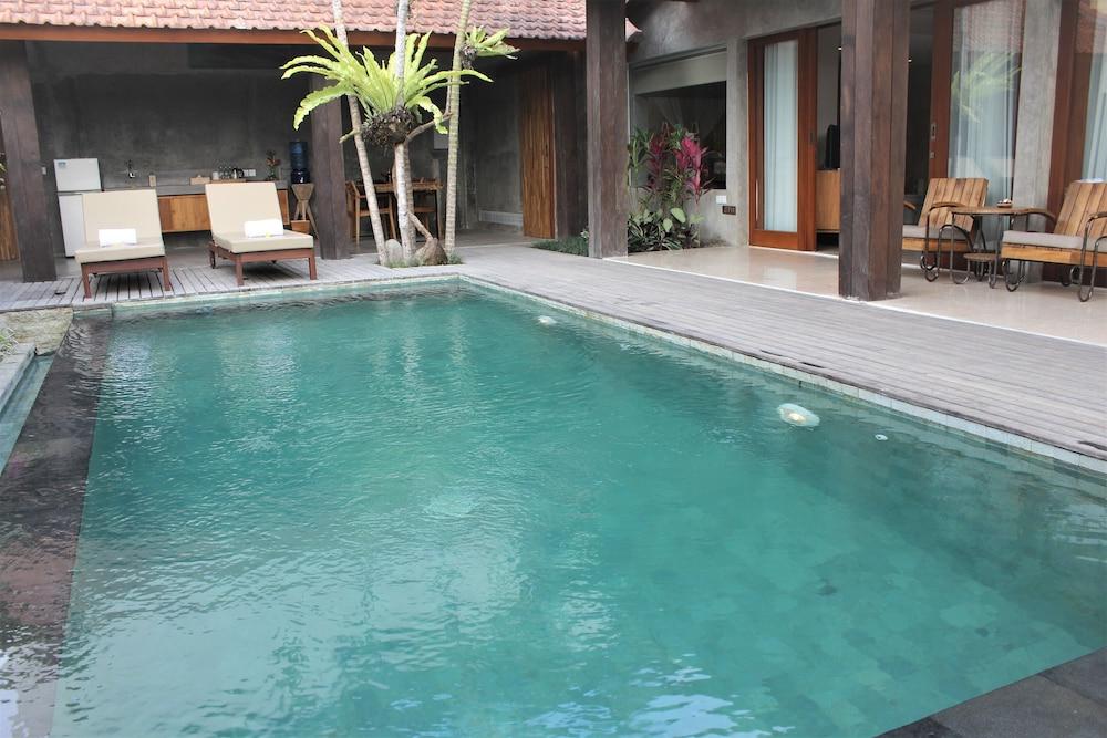 Purana Suite Ubud Waterslide