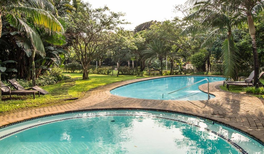 302 Oyster Schelles Outdoor Pool