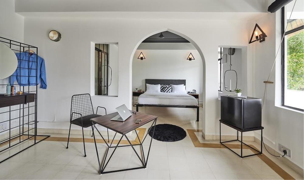 LetsBunk Poshtel Featured Image