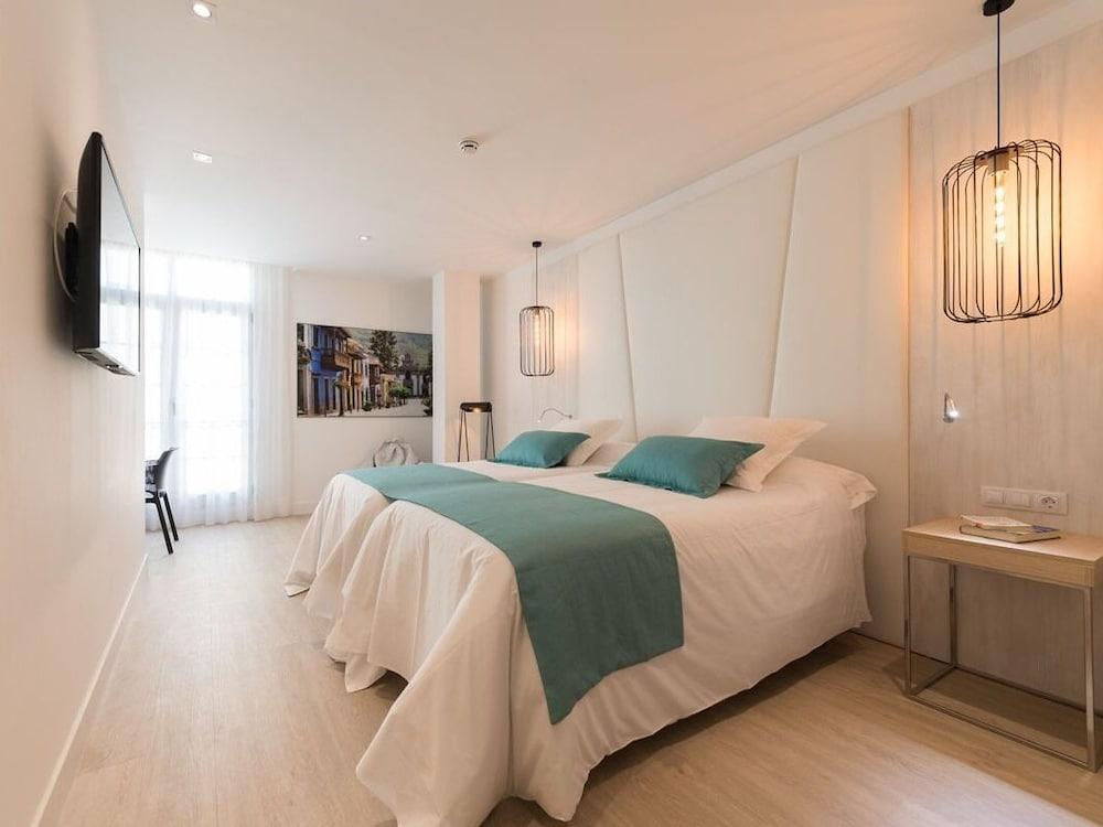 HC Luxe Room