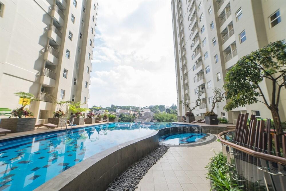 Relaxing Studio Apartment at Parahyangan Residence with Mountain View Waterslide