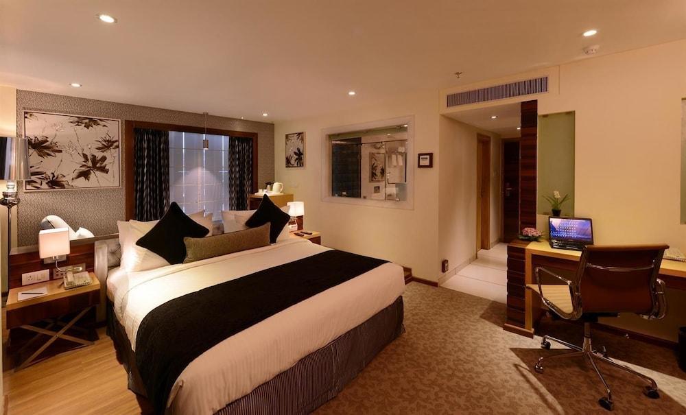 Tulip Inn Ahmedabad Guestroom