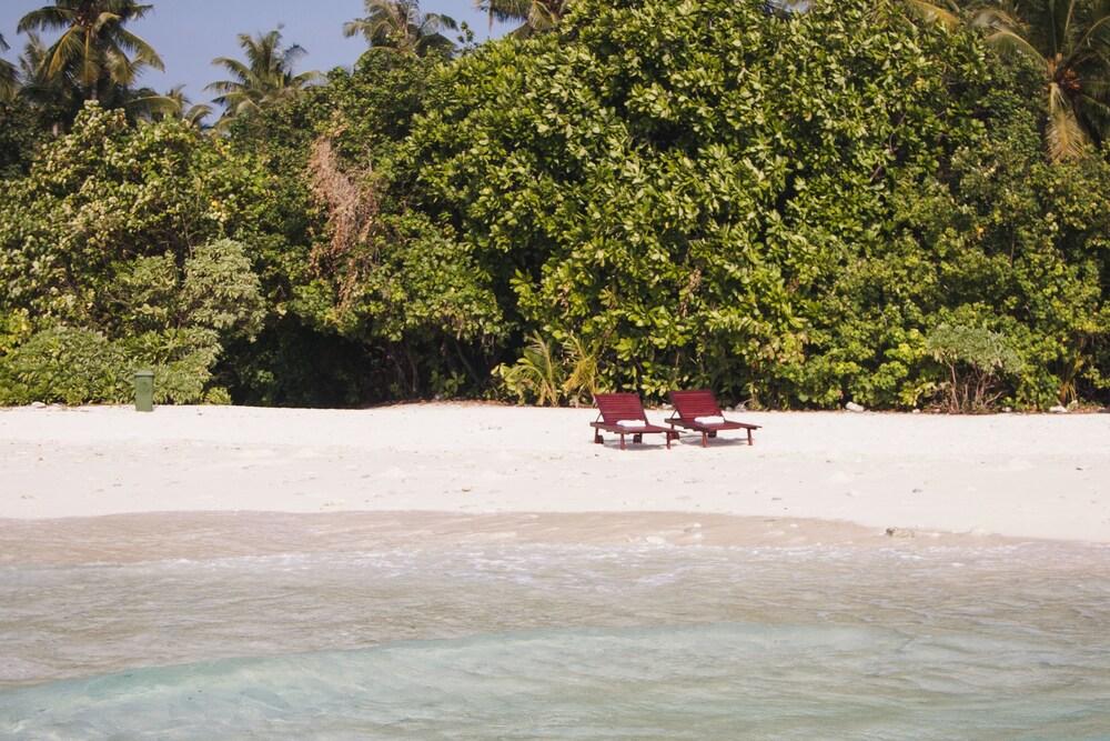 Gurahaana Guest House Beach