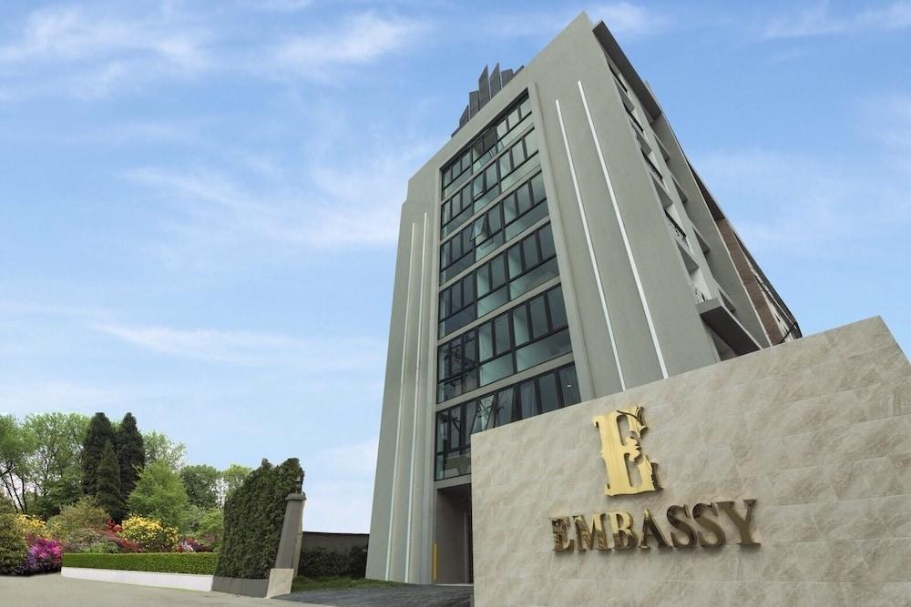 نابتل إمباسي بليس