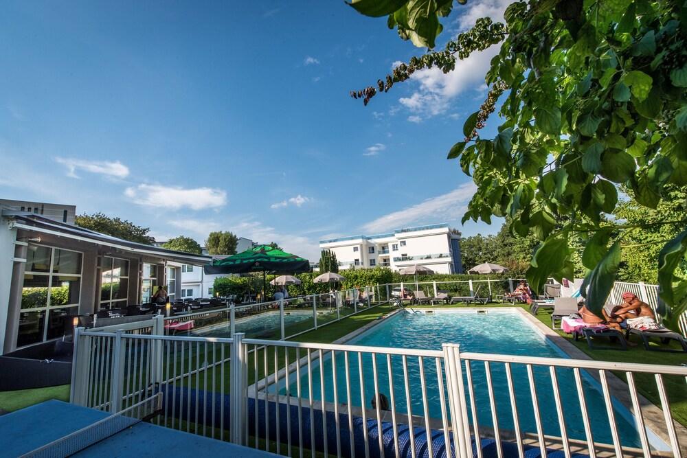 Mercure Annecy Sud Sports Facility