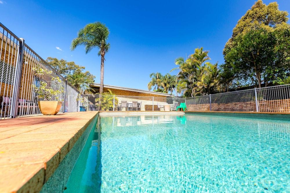 Abcot Inn Outdoor Pool